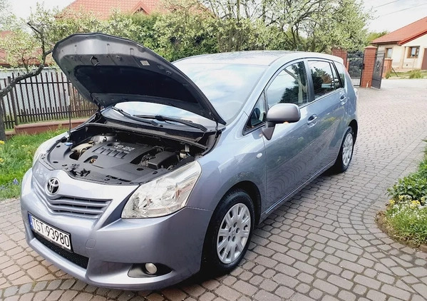 Toyota Verso cena 33900 przebieg: 213200, rok produkcji 2009 z Starachowice małe 154